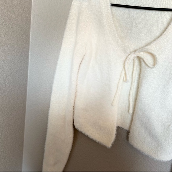 Hollister Cream Fuzzy Knit Sweater - Picture 5 of 5